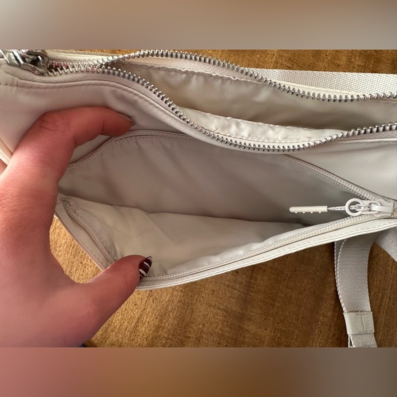 Lululemon Athletica Cream Crossbody Bag - Picture 4 of 5
